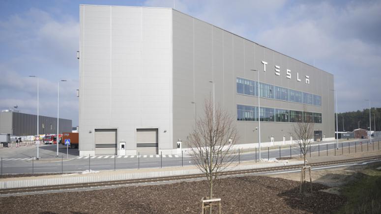 На 6 март компанията Тесла“ заяви, че фабриката ѝ за