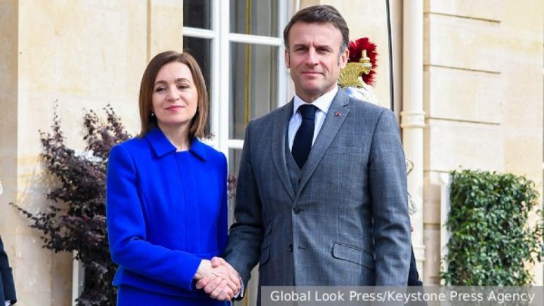 Президентът на Франция Еманюел Макрон и президентът на Молдова Мая
