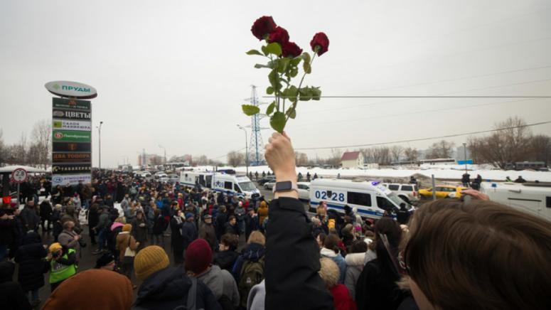 Шествието на погребението на Навални* показа, че в обществото ни