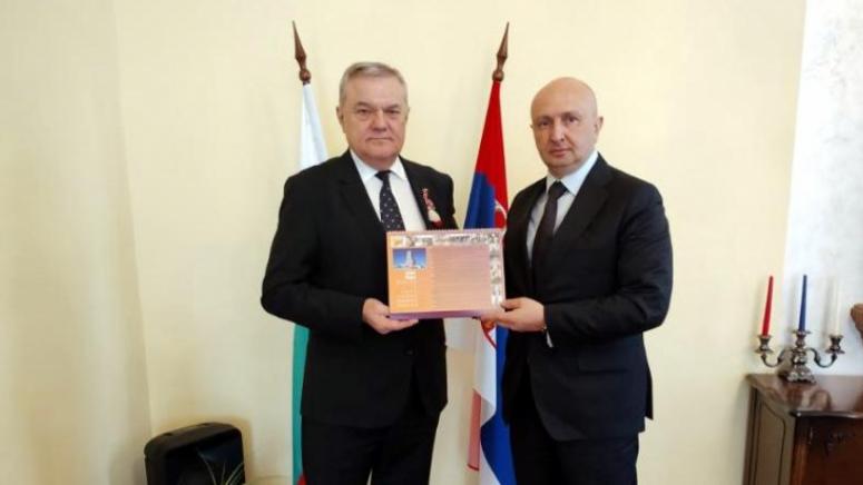Председателят на АБВ Румен Петков подари на посланика на Сърбия