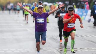 2,5 милиона китайци , финиширали, маратони, 2023 г.