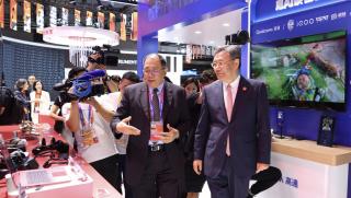 Китайски министър на търговията, глобалния бизнес, насърчава инвестиции