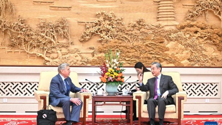 Вчера в Пекин китайският външен министър Уан И се срещна