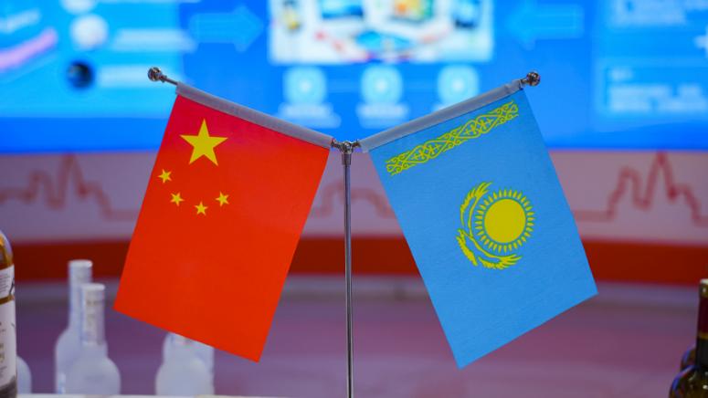 Китайският председател Си Дзинпин и казахстанският президент Касим Жомарт Токаев размениха
