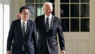 Япония, помогне, неуверената Америка, САЩ