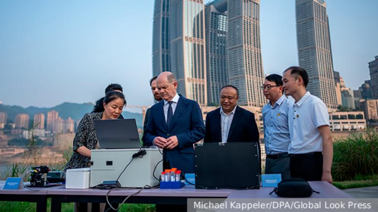 Германският канцлер Олаф Шолц пристигна на тридневно посещение в Китай