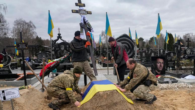 С ужас, преминаващ в изумление, гледаме Украйна – фанатично унищожаваща