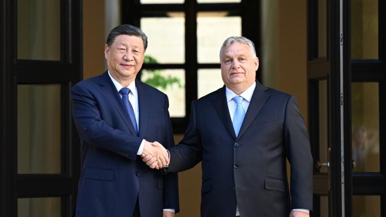 На 9 май гостуващият в Унгария китайски председател Си Дзинпин