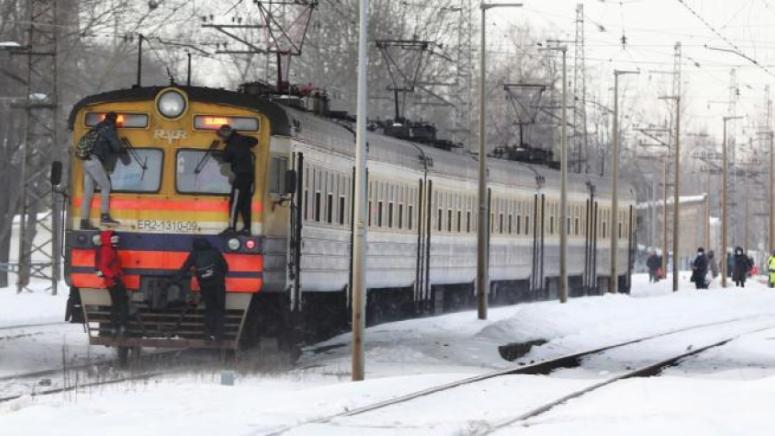 Компанията Pasažieru vilciens PV която експлоатира подвижния състав на латвийските
