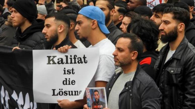 Радикалните ислямисти в Европа отдавна са се превърнали в организирана