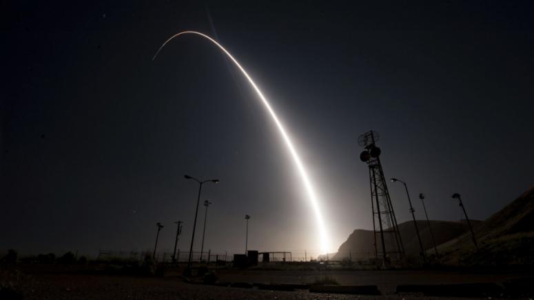 Съединените щати ще изстрелят две междуконтинентални балистични ракети Минитмен 3 следващата