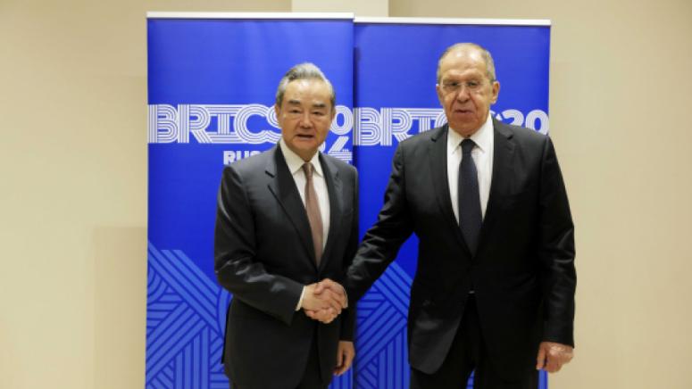 На 10 юни китайският външен министър Уан И се срещна