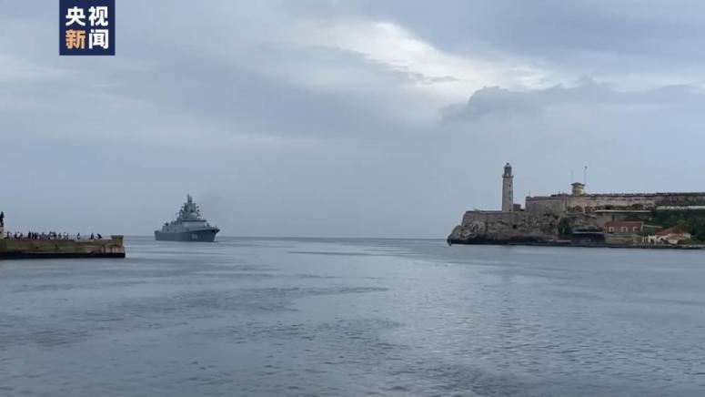 Два руски военни кораба вчера сутринта пристигнаха в кубинската столица