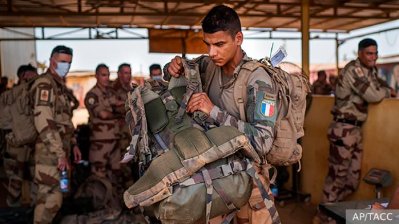 Според изтичане на информация в западната преса Париж съкращава военните