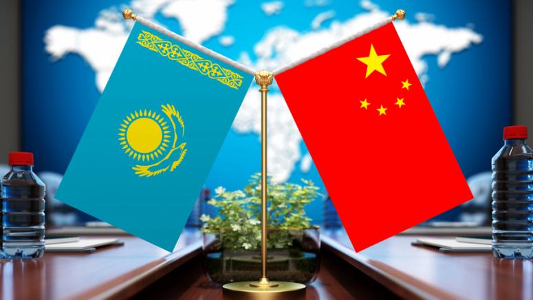 На 3 юли в президентската резиденция в Астана китайският председател