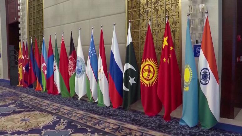 На 4 юли в Астана китайският председател Си Дзинпин взе
