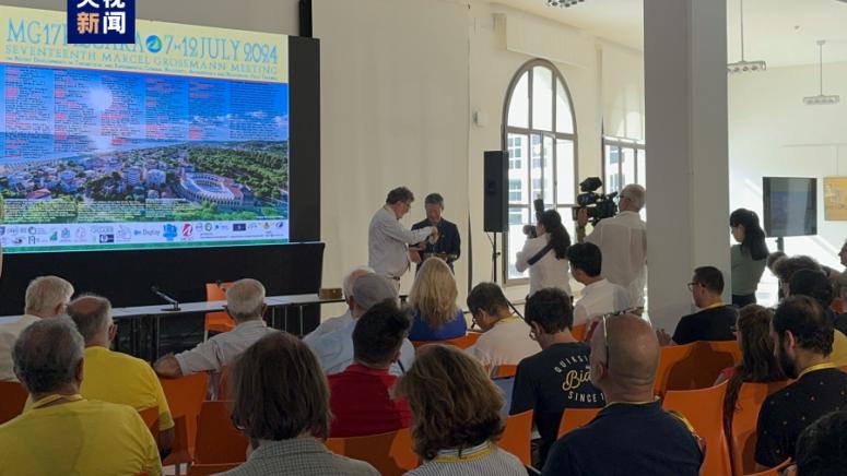 Днес китайският учен Ли Ди получи наградата Марсел Гросман на