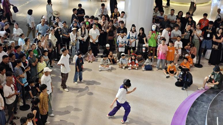 Двумесечно национално състезание по улични танци приключи през уикенда в