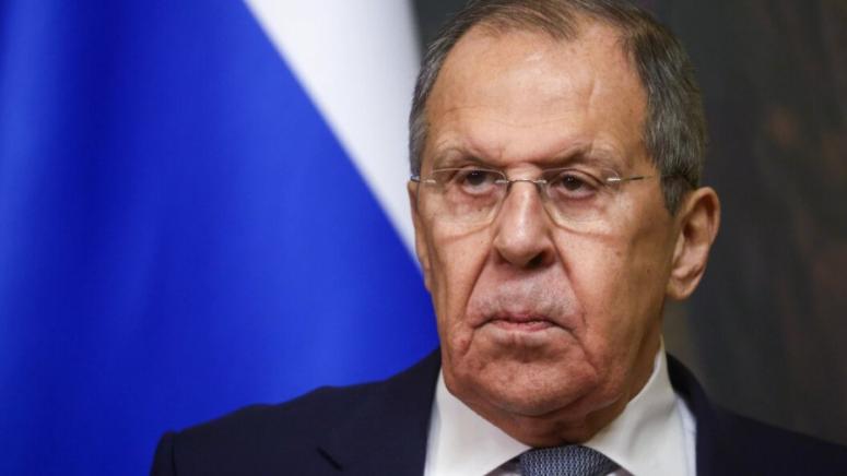 Три сензации, Лавров, Дяволът, в детайлите