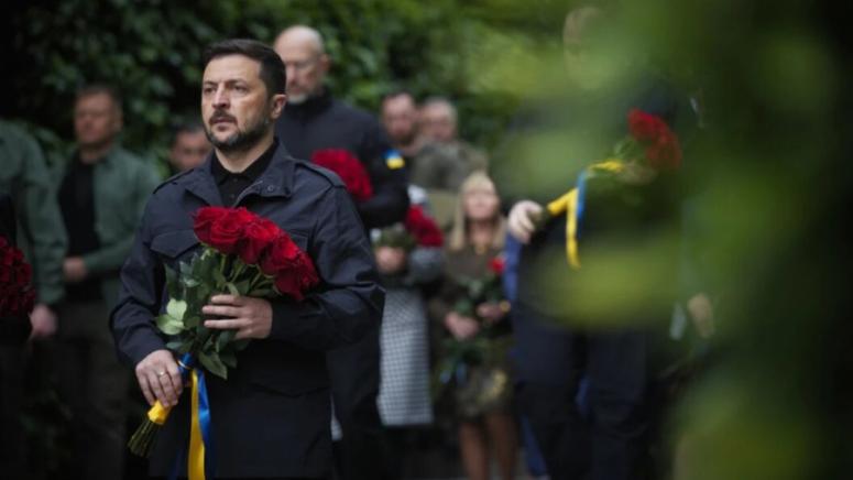 Слава на Русия, Зеленски, обсипан, червени звезди, ракети, 9 май