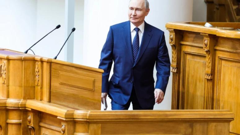 Путин, свика, журналисти, през нощта, Кремъл