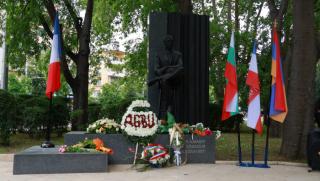 Сто години, рождение, Шарл Азнавур