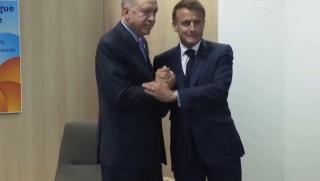 Ердоган, унижи, Макрон, изтърпя, среща, НАТО