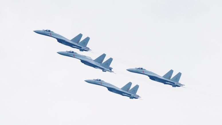 Пресконференция, военен парад, 20 август