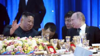 Путин, Ким Чен Ун, пиейки чай, Пекин