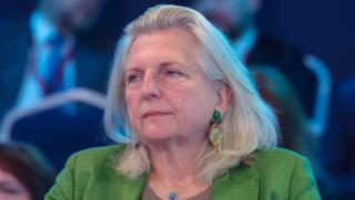 Европа, истерична, дронове, Полша, Кнайсъл, призовава, Кремъл, контрол