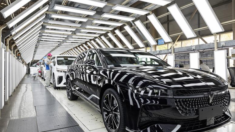 Китай, продажби, автомобили, 2025 г. , 32.3 млн. бройки