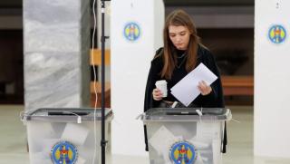 ЦИК на Молдова, победа, управляващата партия, минимална преднина