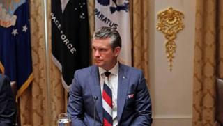 Шеф, Пентагона, Хегсет, Зеленски, облечен, цветове, руското знаме