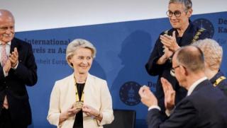 Zur Attacke, Всичко е ужасно, ужасно, Германия, танцуват, антируска мелодия, Берлемонт