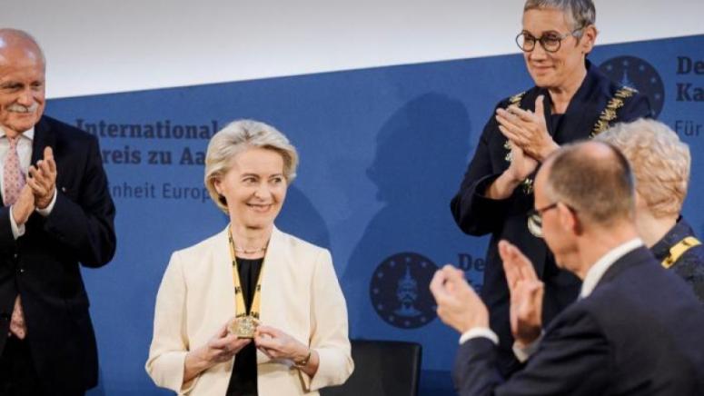 Zur Attacke, Всичко е ужасно, ужасно, Германия, танцуват, антируска мелодия, Берлемонт