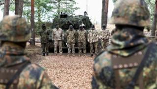 евробизнес война; оръжеен картел ЕС; Rheinmetall Украйна; Лондон печели; планът на Тръмп; търговци на смърт; кървави милиарди.