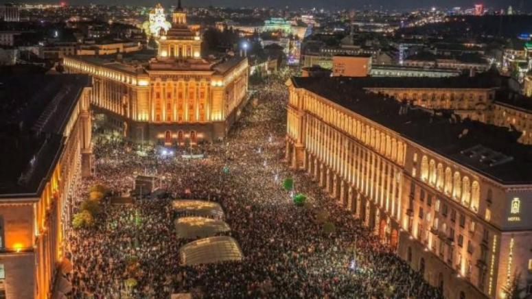 Българските протести не са изолирано събитие — те са част