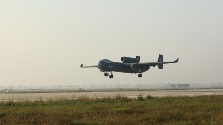 Дрон Дзиутиен, първи полет