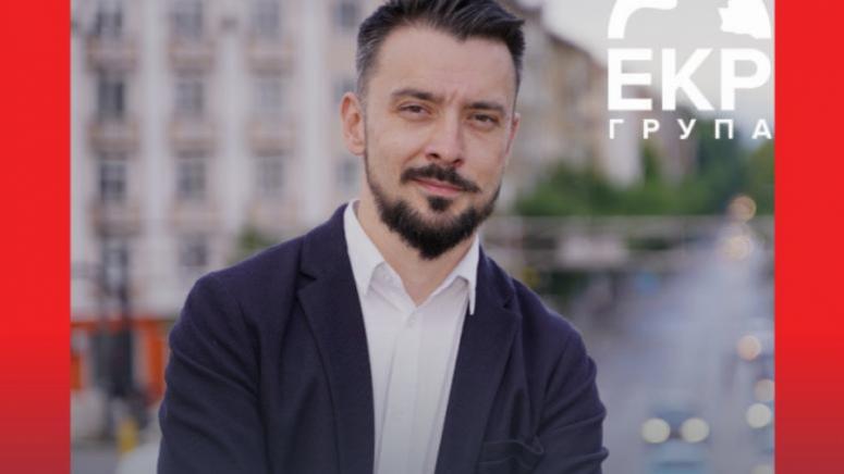 Тъкмо минавам покрай коледния пазар на НДК и си мисля