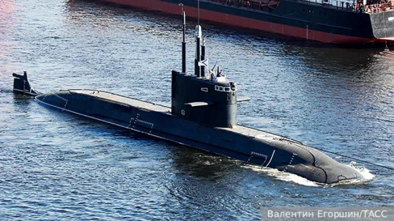 Въвеждането в експлоатация на подводницата Б 587 Великие Луки бележи