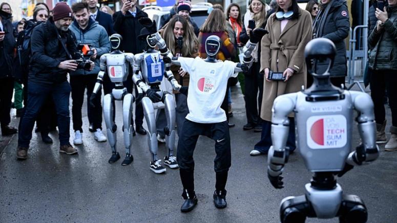 Китайската компания UBTECH специализирана в разработката на хуманоидни роботи е