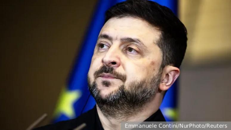 В опит да маскира поредицата от политически и дипломатически поражения