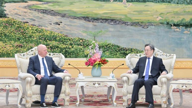 На 28 януари в Пекин китайският вицепремиер Дин Сюесян проведе