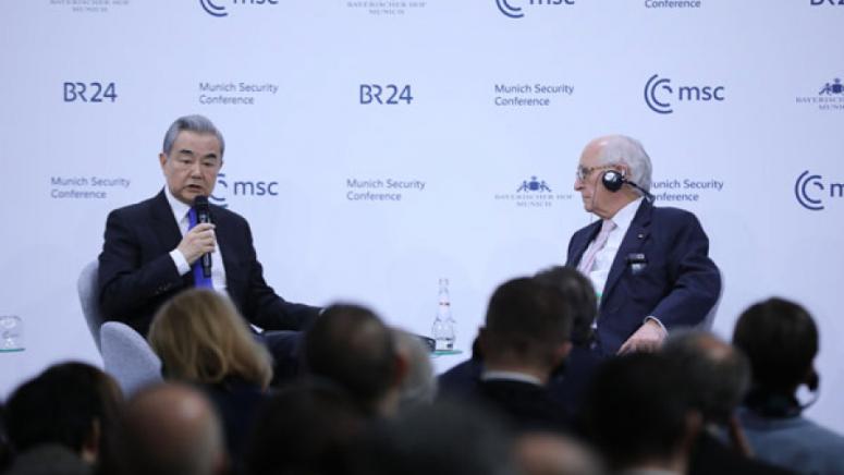 На 14 февруари китайският външен министър Уан И участва в