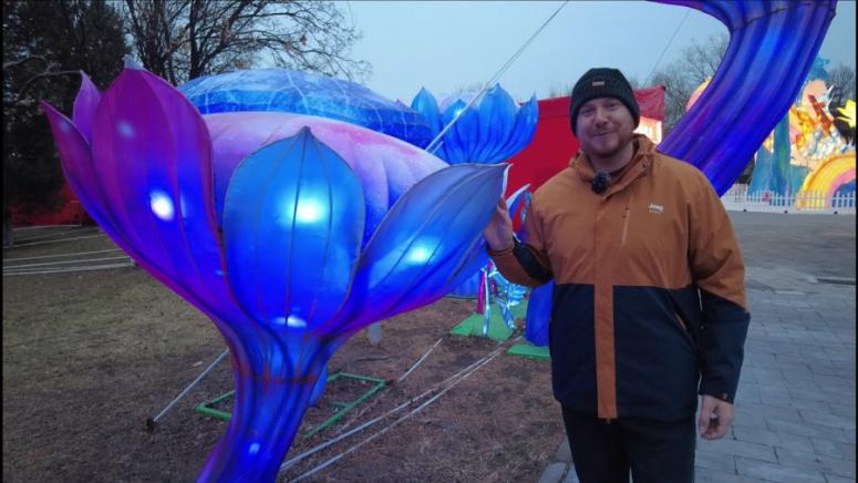 Фестивал на фенерите, Из Китай с Павел