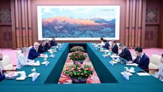 Уан И, среща, съветник по националната сигурност, британския премиер