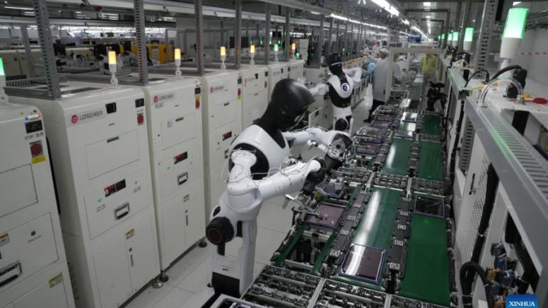 Хуманоидни роботи, китайски завод, електроника