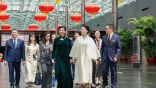 Съпруги, китайския председател, виетнамския президент, Китайския национален театър