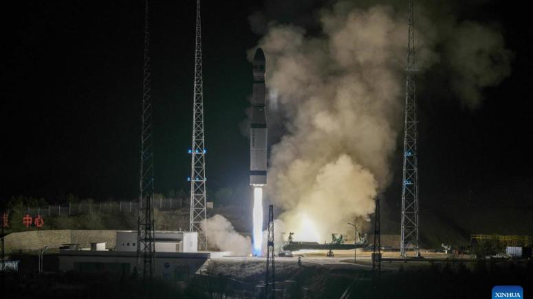 Китай, пакистански спътник